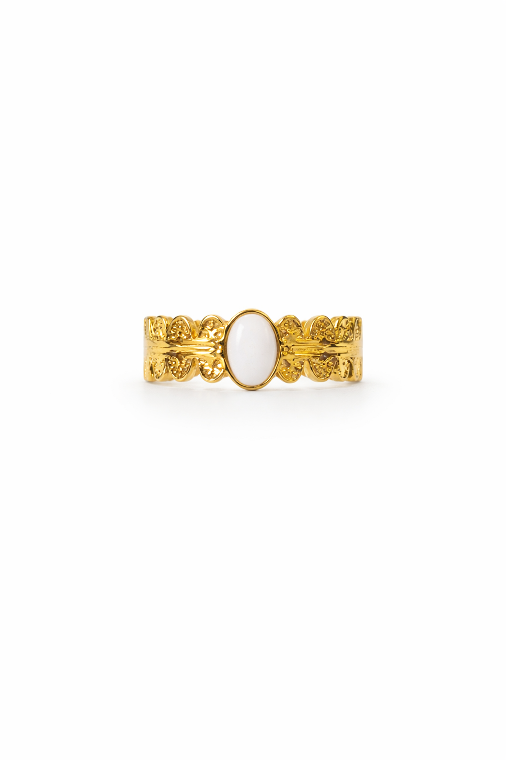 White Gade Ring
